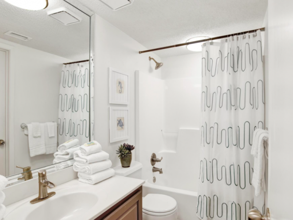 6 Bedroom- 4.5 Bathroom with beach access about 1 mile away