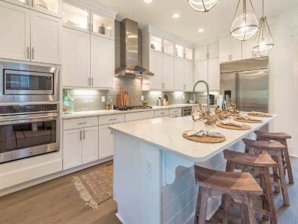 6 Bedroom- 4.5 Bathroom with beach access about 1 mile away