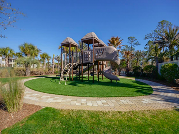 6 Bedroom- 4.5 Bathroom with beach access about 1 mile away