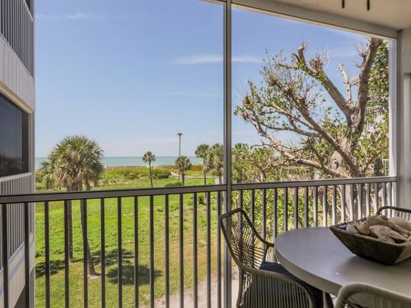 Charming Vacation Rental on Captiva. Call Today