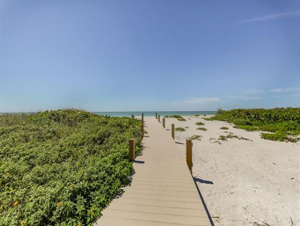 Charming Vacation Rental on Captiva. Call Today