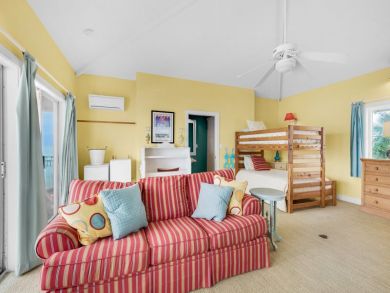 Bayfront Six Bedroom Vacation Home in Pensacola Beach