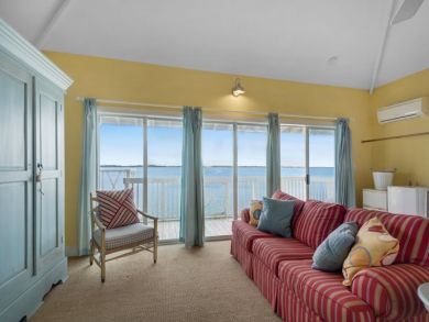 Bayfront Six Bedroom Vacation Home in Pensacola Beach
