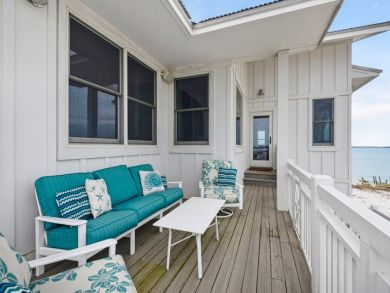 Bayfront Six Bedroom Vacation Home in Pensacola Beach