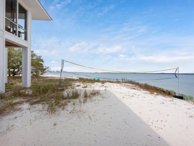 Bayfront Six Bedroom Vacation Home in Pensacola Beach
