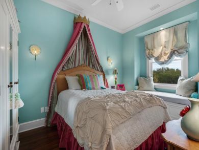 Bayfront Six Bedroom Vacation Home in Pensacola Beach