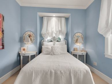 Bayfront Six Bedroom Vacation Home in Pensacola Beach