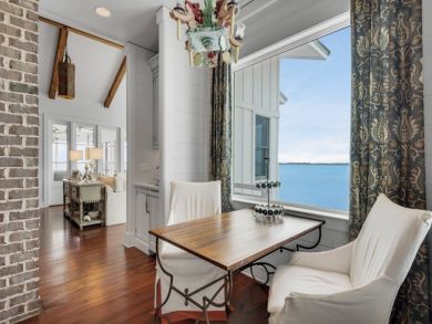 Bayfront Six Bedroom Vacation Home in Pensacola Beach