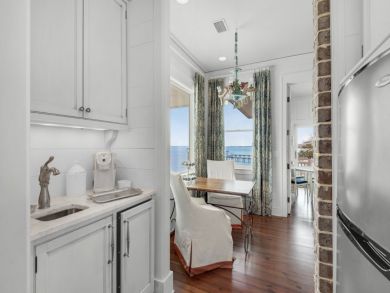 Bayfront Six Bedroom Vacation Home in Pensacola Beach