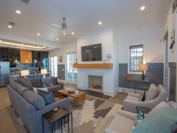 Four Bedroom Luxury Family Home Sleeps 15 Communal Pool