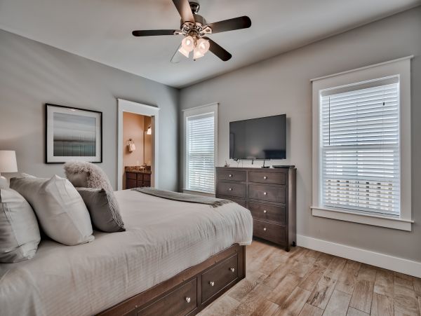 Luxury Beach Vacation Home in Destin Private Pools Sleeps 20