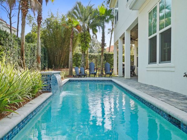 Destin Vacation Home Four Bedroom Walk to Beach