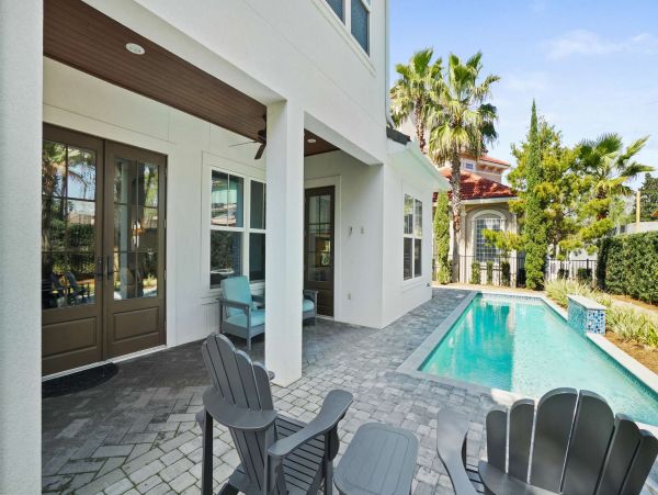 Destin Vacation Home Four Bedroom Walk to Beach