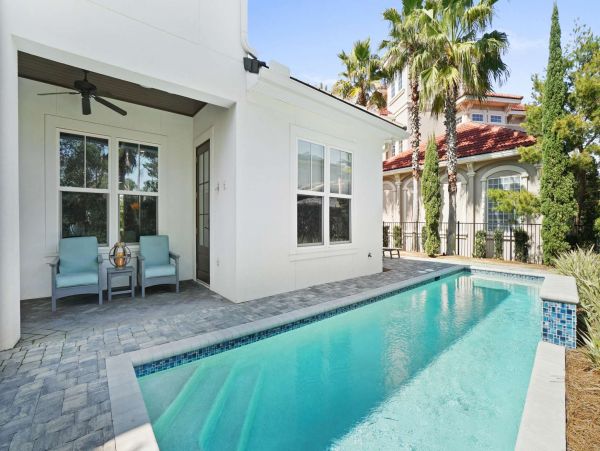 Destin Vacation Home Four Bedroom Walk to Beach