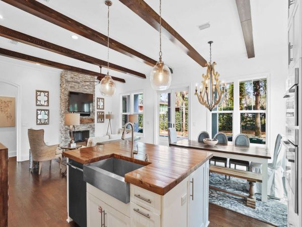 Destin Vacation Home Four Bedroom Walk to Beach