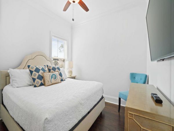 Destin Vacation Home Four Bedroom Walk to Beach