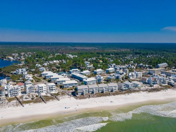 Santa Rosa Vacation Condo Four Bedroom Walk to Beach
