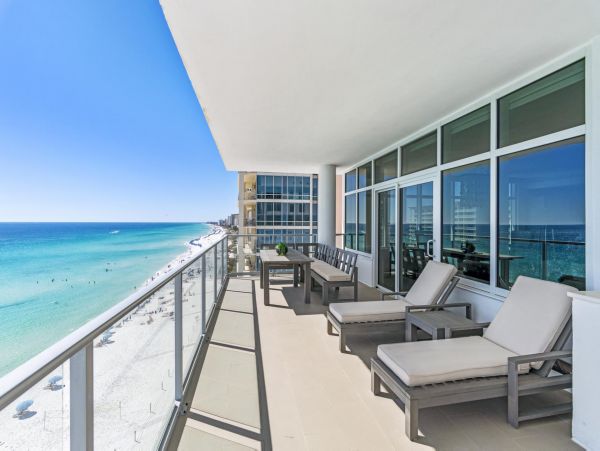 Destin Beachfront Luxury Condo 3 Bedroom & Rooftop Pool