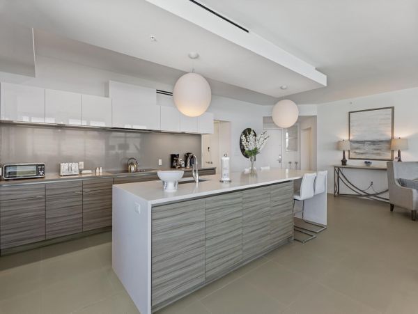 Destin Beachfront Luxury Condo 3 Bedroom & Rooftop Pool