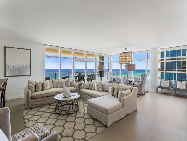 Destin Beachfront Luxury Condo 3 Bedroom & Rooftop Pool