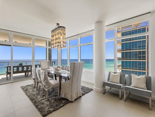 Destin Beachfront Luxury Condo 3 Bedroom & Rooftop Pool