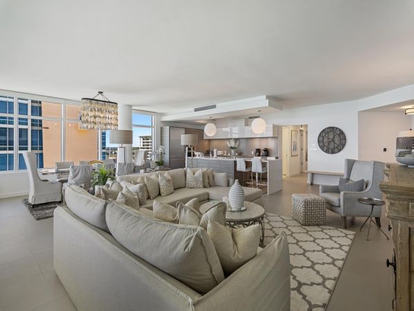 Destin Beachfront Luxury Condo 3 Bedroom & Rooftop Pool