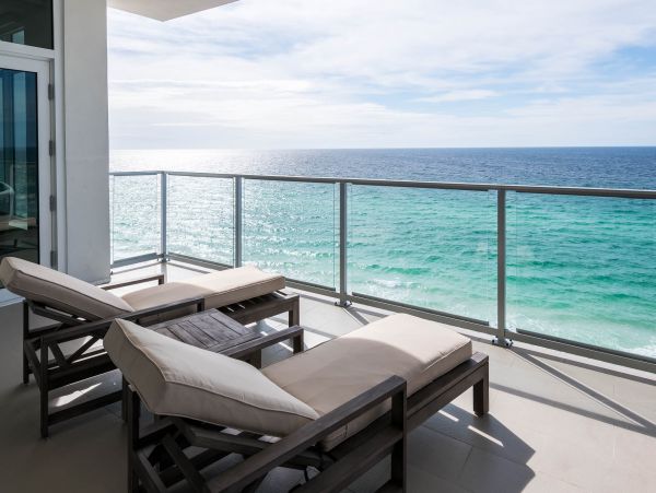 Destin Beachfront Luxury Condo 3 Bedroom & Rooftop Pool