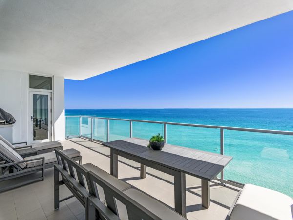 Destin Beachfront Luxury Condo 3 Bedroom & Rooftop Pool