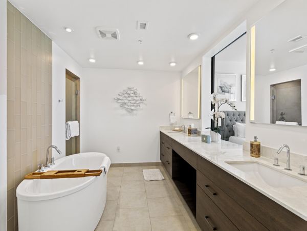 Destin Beachfront Luxury Condo 3 Bedroom & Rooftop Pool