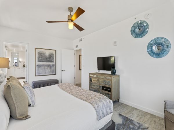 Destin Beachfront Luxury Condo 3 Bedroom & Rooftop Pool