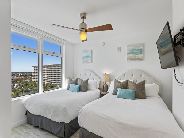 Destin Beachfront Luxury Condo 3 Bedroom & Rooftop Pool