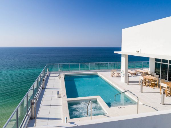 Destin Beachfront Luxury Condo 3 Bedroom & Rooftop Pool