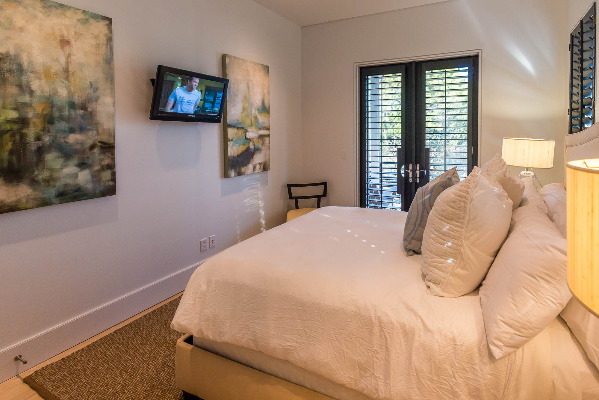 Upscale Vacation Home Walk Bike to Beaches Upscale Vacation Home Walk Bike to Beaches