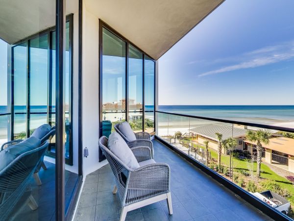 Gulf-Front Gorgeous 4 Bedroom Vacation Condo