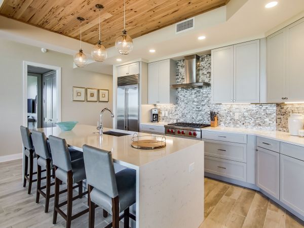 Gulf-Front Gorgeous 4 Bedroom Vacation Condo