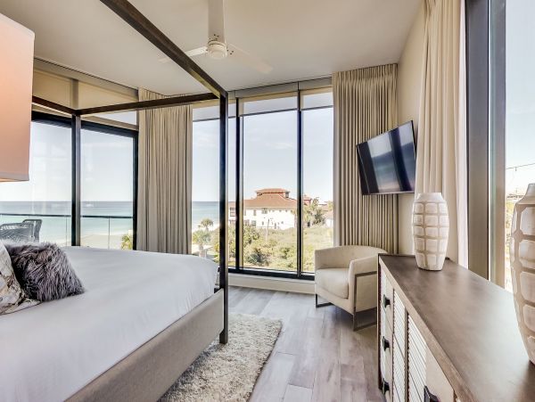 Gulf-Front Gorgeous 4 Bedroom Vacation Condo
