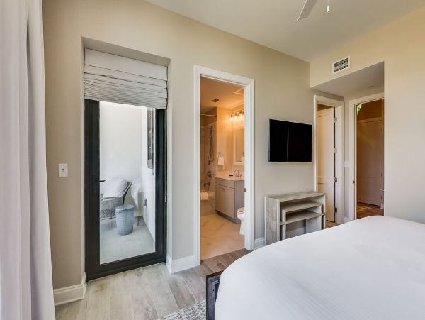 Gulf-Front Gorgeous 4 Bedroom Vacation Condo