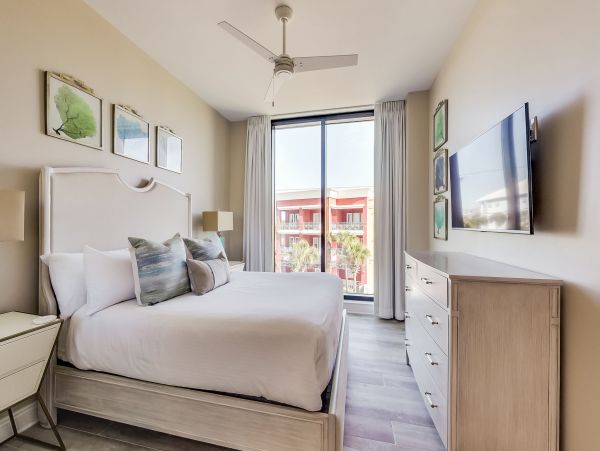 Gulf-Front Gorgeous 4 Bedroom Vacation Condo