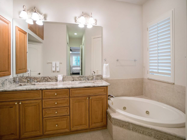 Spacious 4 Bedroom Home Caged Pool and Spa in Sanibel Island