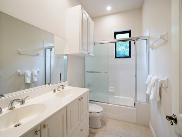 Spacious 4 Bedroom Home Caged Pool and Spa in Sanibel Island