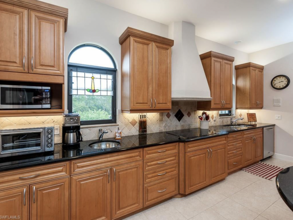 Spacious 4 Bedroom Home Caged Pool and Spa in Sanibel Island