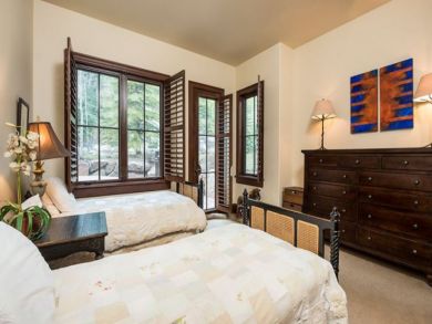 Avon Luxury Vacation Accommodation Ski in Ski out