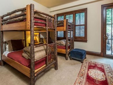 Avon Luxury Vacation Accommodation Ski in Ski out
