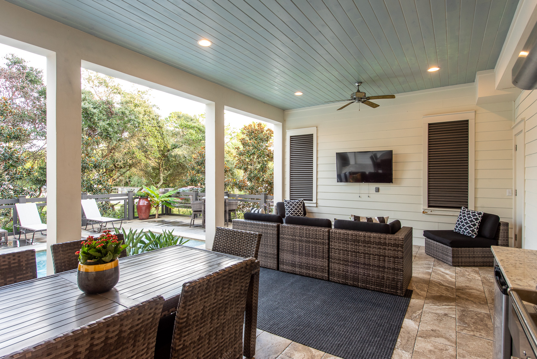 Santa Rosa Vacation Home Five Bedroom Walk to Beach