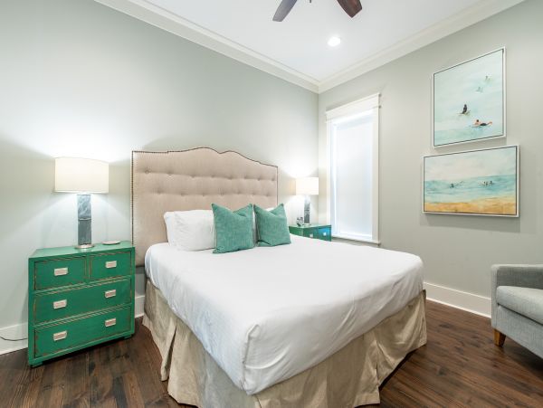 Santa Rosa Vacation Home Five Bedroom Walk to Beach