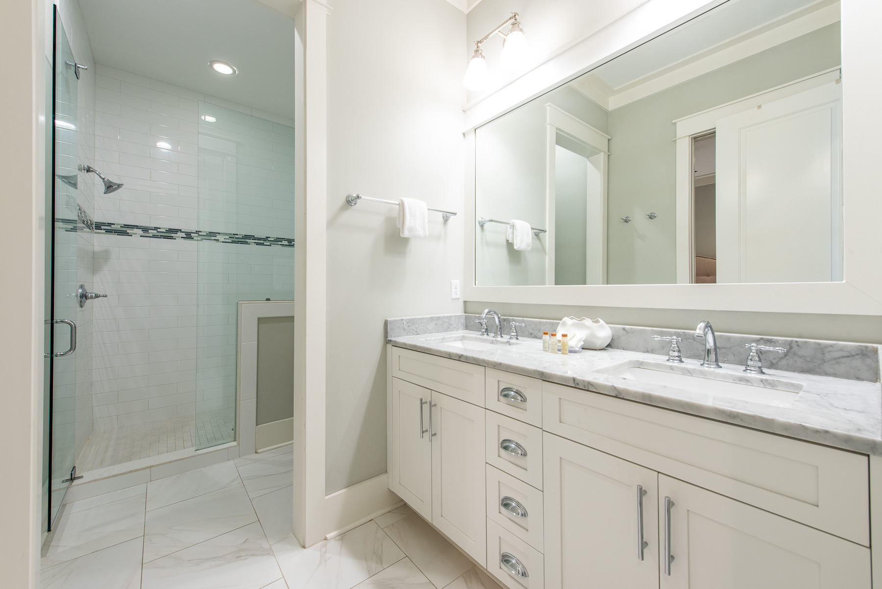Santa Rosa Vacation Home Five Bedroom Walk to Beach