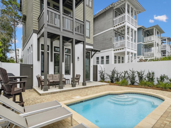 Gorgeous 5 Bedroom Rental with Carriage House