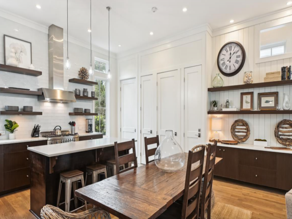Gorgeous 5 Bedroom Rental with Carriage House