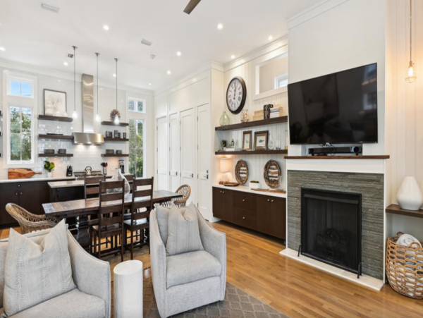 Gorgeous 5 Bedroom Rental with Carriage House