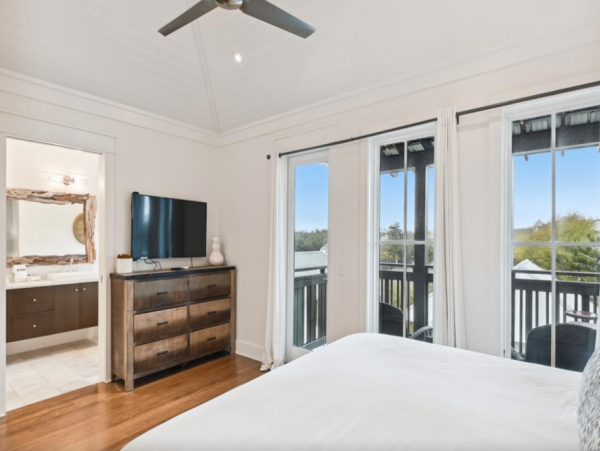 Gorgeous 5 Bedroom Rental with Carriage House